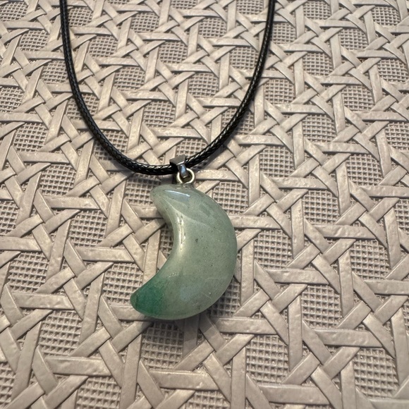 Elegant Green Aventurine Crescent Pendant Necklace - Picture 2 of 4
